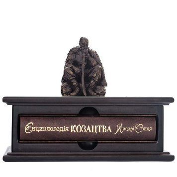 Книга &laquo;Енциклопедія козацтва. Лицарі Сонця&raquo; у дерев&rsquo;яному футлярі з козаком 42291 фото