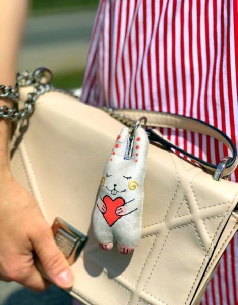 Брелок з текстилю - Зайчик з серцем 19896 фото